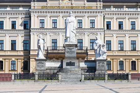 奥尔加公主圣安德鲁和使徒西里尔美多迪乌斯纪念碑及克兰基辅拉尼外交学院建筑图片
