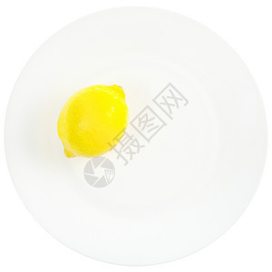白色盘子上的亮黄柠檬白底孤立于图片