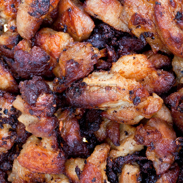 切片猪肉烤熟了