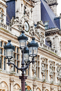 法国巴黎的灯笼和城市大厅背景图片