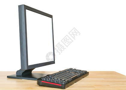 黑色计算机显示的侧边视图屏幕被剪断木制表格的键盘被白背景隔开上的木制表格被剪切图片