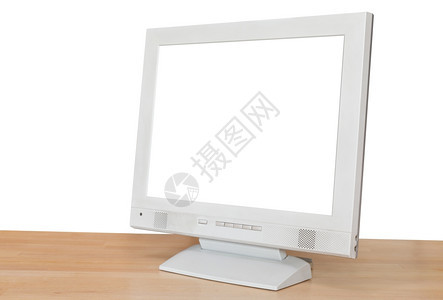 灰色计算机显示的侧视图在白色背景中孤立的木制表格上用剪切屏幕显示图片