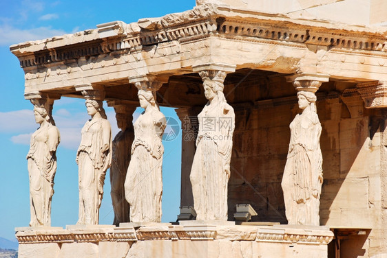 希腊雅典Acropolis山上卡尔亚蒂德的波奇雕像图片