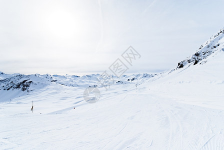 瓦尔德帕拉迪斯基地区雪坡上的滑雪道伊瑟尔蒂涅斯法国图片
