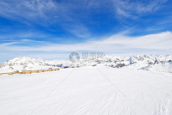 法国帕拉迪斯基地区山脉滑雪法国瓦勒德伊塞雷提格内斯图片