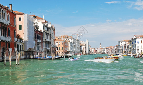 意大利威尼斯沿大运河一带的房屋图片