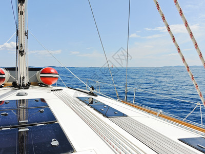蓝色亚得里海游艇甲板克罗地亚达尔马提图片