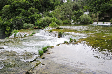 克罗地亚达尔马提Kornati地区瀑布的快速图片