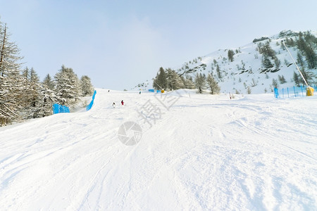 意大利塞斯特里尔Lattea银河滑雪区雪山滑雪道图片