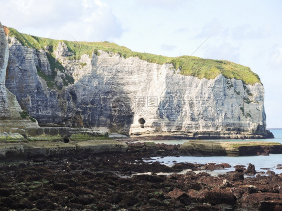 英国语频道Eretratcoteddalbatre的石头海滩和悬崖法国图片