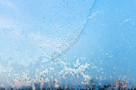 在寒冷的冬季白天有雪花和霜冻模式的窗口格图片