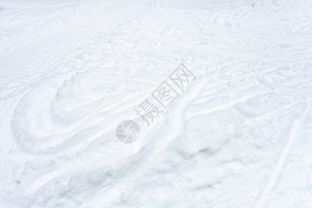 冬日雪场滑跑和小径图片