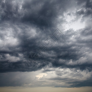 夜春空的暴雨云图片