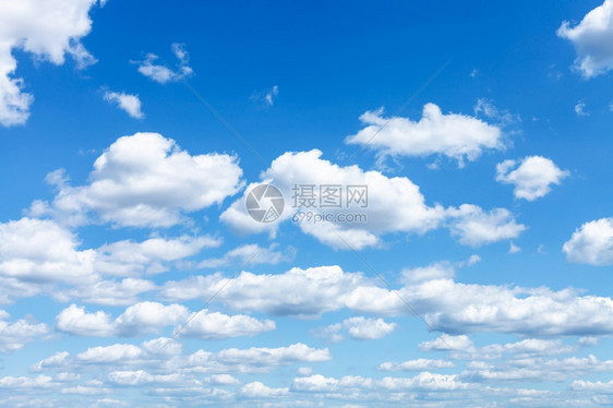自然背景夏季蓝色天空中许多白云图片