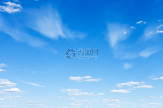 自然背景浅蓝色夏日天空云少图片