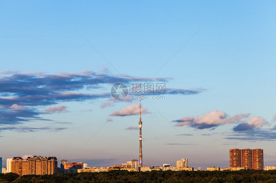 夜蓝天与电视塔在城市上空莫斯科图片