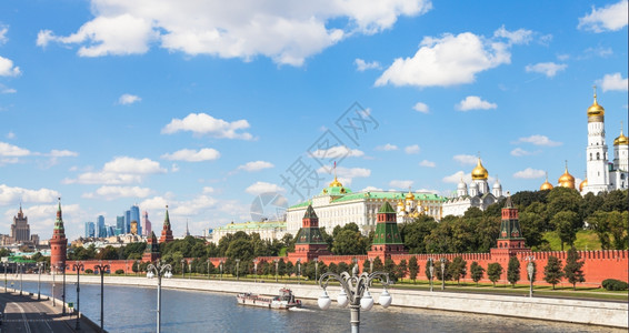 莫斯科天际阳光灿烂的夏日图片