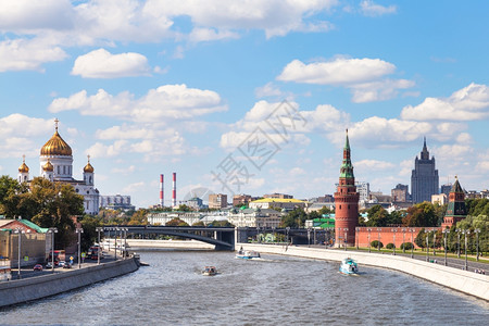 莫斯科天际莫斯科河上的博尔索伊卡梅尼大桥岸堤克里姆林宫塔莫斯科基督大教堂救世主俄罗斯莫科夏季日图片