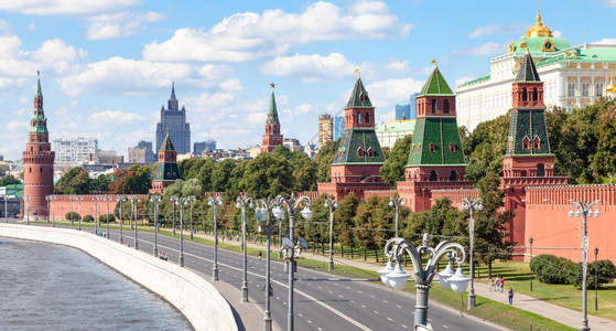 莫斯科天际俄罗莫科克里姆林宫莫斯科河岸克里姆林宫城墙和塔楼的全景图片