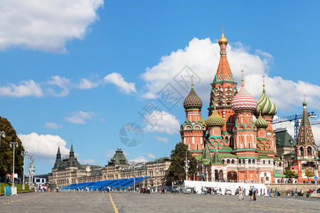 莫斯科市风景莫斯科圣巴西尔大教堂和莫斯科红广场瓦西列夫斯基后裔在阳光明媚的夏日克里姆林宫图片