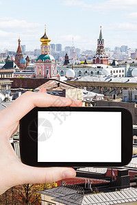 旅行概念手持智能机剪屏幕莫斯科历史中心以背景为图片