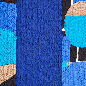 纺织背景包括缝的皱纹蓝色丝织物和杂图片