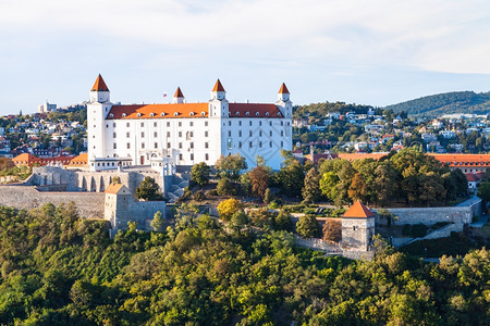 前往布拉迪斯发市洛伐克布拉迪发市与城堡的天线高清图片