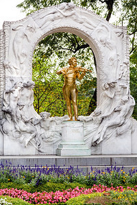 前往维也纳城市奥地利维也纳Stadtpark城市公园JohannStrauss的金色纪念碑图片