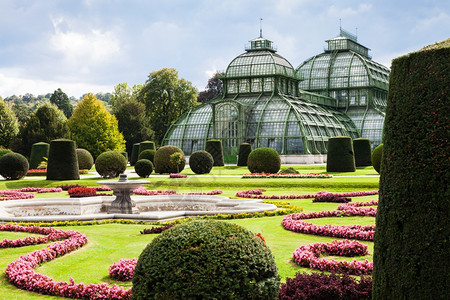 前往维也纳城市Palmenhaus展馆奥地利维也纳SchlossSchonbrunn宫殿花园的大型温室图片