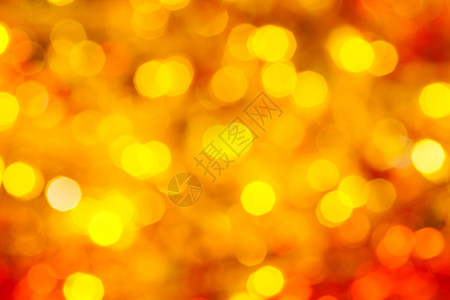 抽象的模糊背景黄色和红闪烁圣诞树上斑草地的Xma光图片