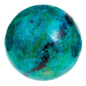 天然矿物石的大型白背景上孤立的绿色和蓝Chrysocolla宝石珠图片