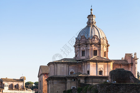 前往意大利旅行罗马市论坛的SantilucaeMartina教堂圆顶图片