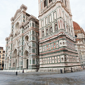 GiottosCampanile和Duomo大教堂圣玛丽亚菲奥大教堂Fiore大教堂Firenze大教堂鲜花圣玛丽教堂于上午在佛图片