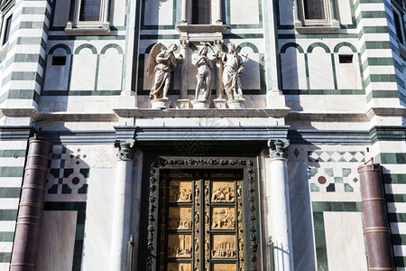 前往意大利旅行佛罗伦萨市LorenzoGhiberti建造的带有东门浸礼墙圣约翰堂或天之门图片