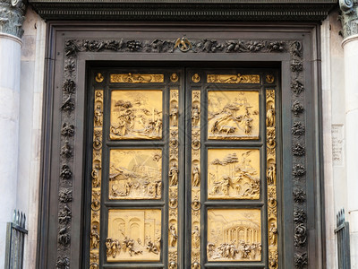 这些门是佛罗伦萨市LorenzoGhiberti制作的天堂之门复印件图片