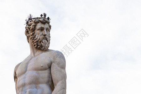 前往意大利的旅程在佛罗伦萨市靠近的奈丁喷泉海王星的雕塑图片