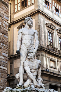 佛罗伦萨市PiazzadellaSignoria上的海克力士和Cacus雕像这是佛罗伦萨艺术家BacioBandinelli的作图片