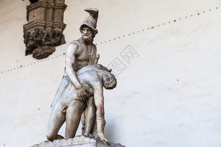 意大利之旅佛罗伦萨市西诺里亚广场上的梅内劳斯雕像支撑着帕特洛克勒斯的身体帕斯基诺群是古罗马雕塑的碎片图片