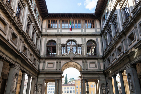 意大利之旅从佛罗伦萨市的广场欣赏乌菲齐画廊图片