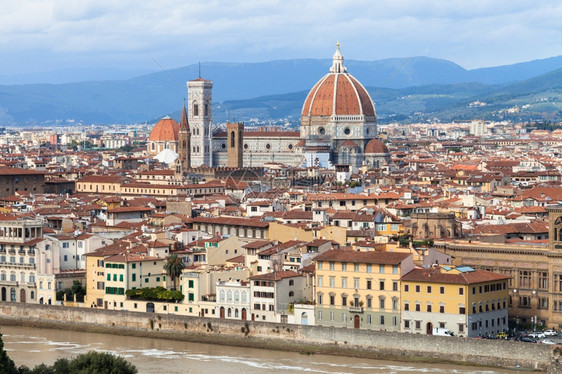 前往意大利旅行佛罗伦萨市的天线与来自米开朗基罗广场的大教堂图片