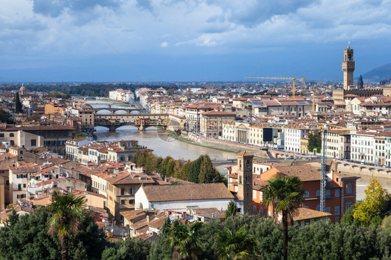 意大利之旅佛罗伦萨城市景观来自米开朗基罗广场的Vecchio桥和Vecchio宫殿图片