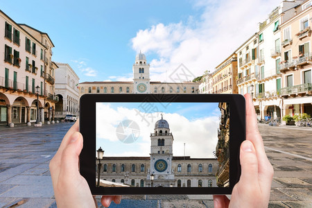 旅游概念意大利帕多瓦市西诺里广场上的卡皮塔尼奥宫和卡梅伦希的旅游照片图片