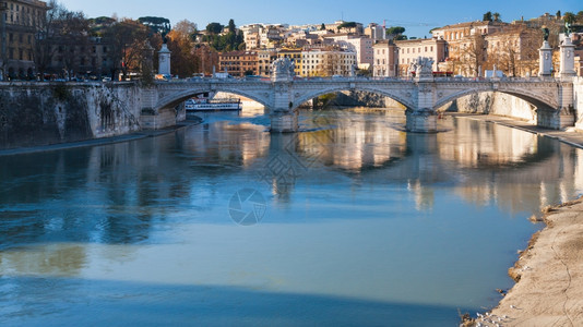 前往意大利冬季罗马城台伯河上的维托里奥埃曼努埃勒ii桥Pontevittorioemanueleii景观图片