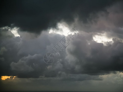 从飞机上空看到的黑风暴云图片