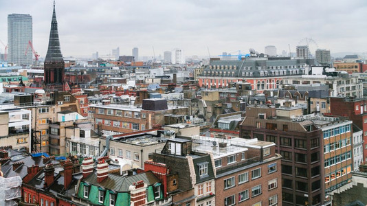 伦敦市冬季雨的住宅面积图片