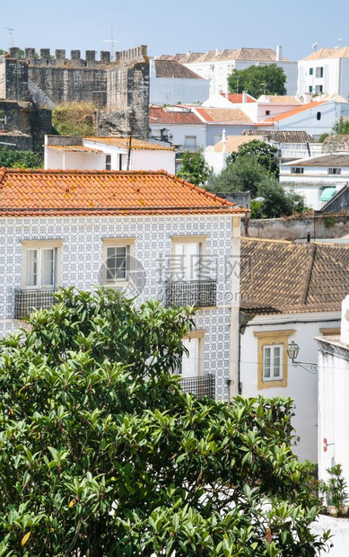 前往阿尔加韦葡萄牙参观塔维拉市居民住宅和城堡图片