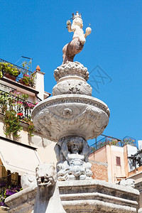夏日前往意大利西里托米纳市DelDuomo广场的巴洛克风格喷泉托尔米纳的4Fontane数字图片