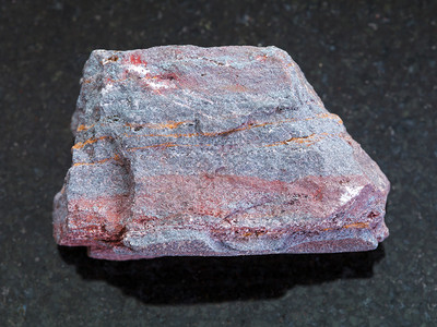 天然矿物岩石标本的大型深花岗岩底的粗玉石大图片