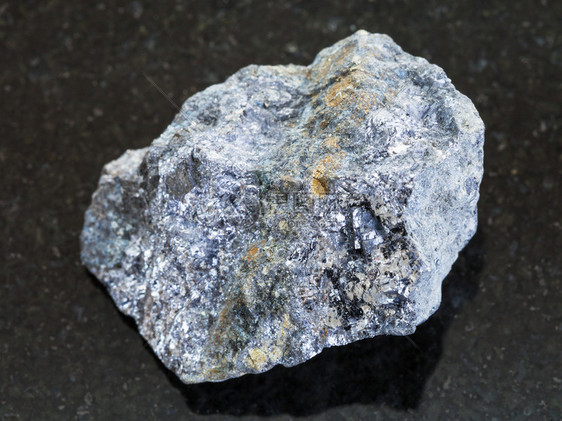 自然矿物岩石标本的大型俄罗斯北奥塞梯萨登地区的深花岗岩底颗粒带染色石状的原加莱纳图片