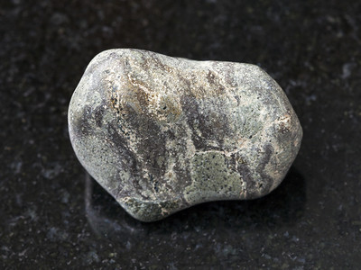 自然矿物岩石标本的宏观位于里西亚Karelia的深花岗岩底的苏埃维特石图片